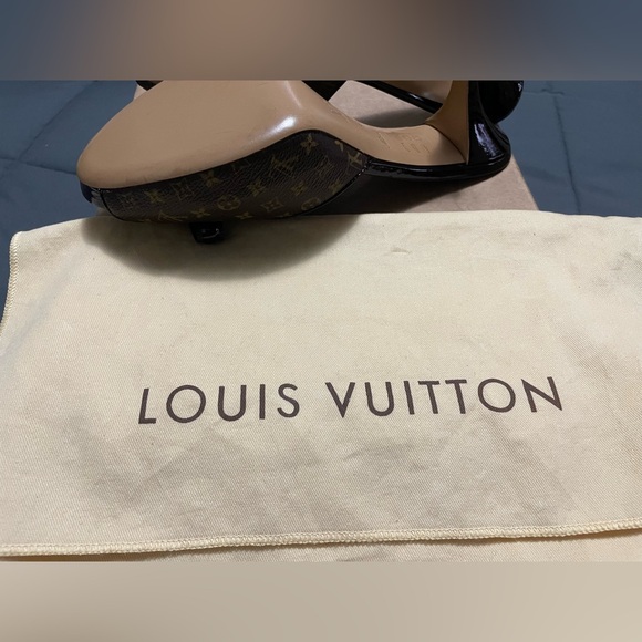 Louis Vuitton slides size 9 - Picture 6 of 7
